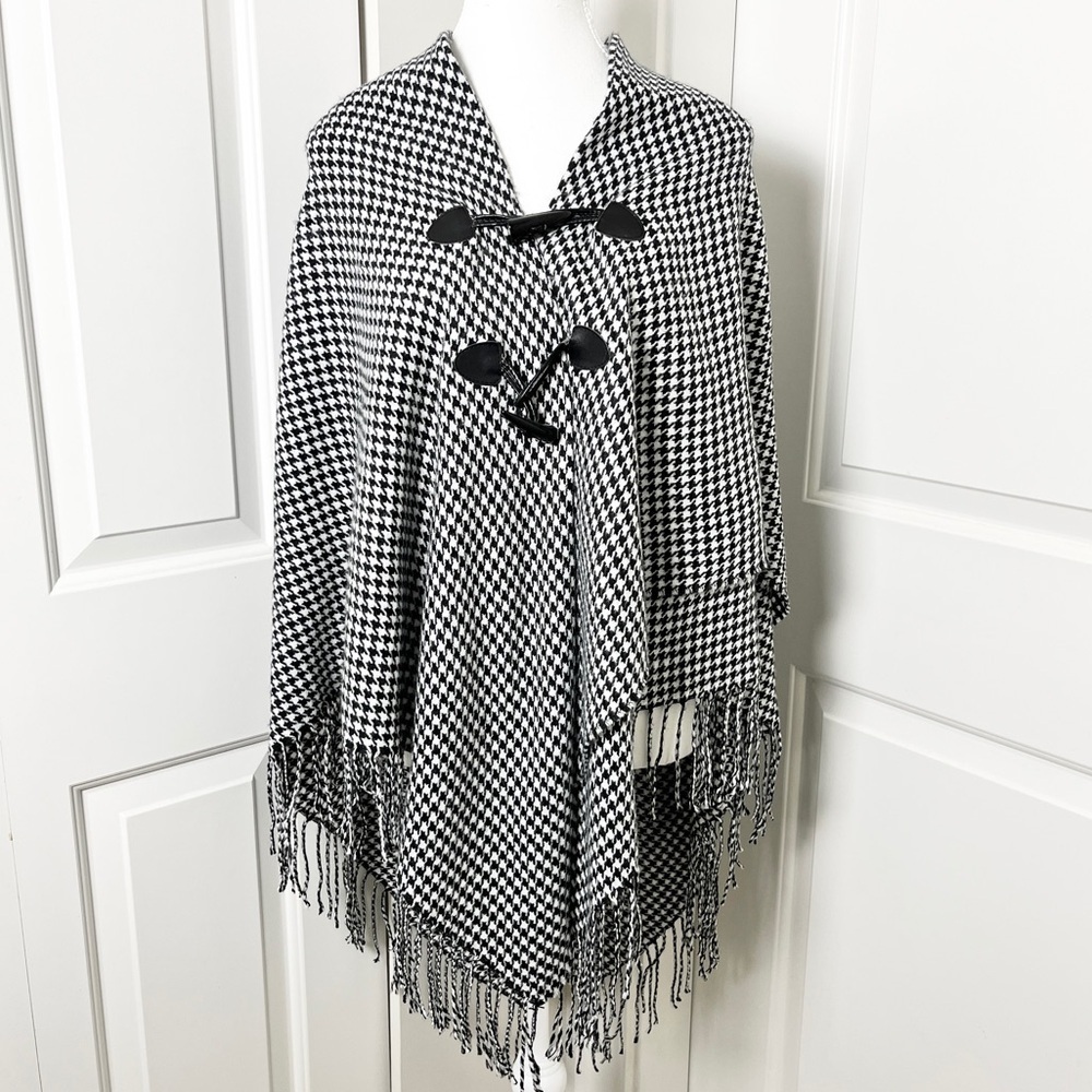 Classic Mod Houndstooth Poncho with Toggles & Fringe-Women's One Size